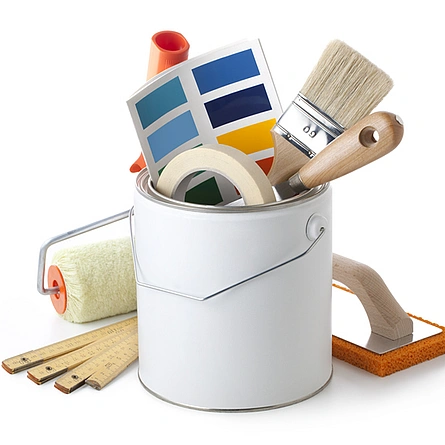 Ausstattung - Zubehör Farben, Pinsel, Farbrollen, Spachtel, Abdeckklebeband und eine leere Farbdose für den Farbmischservice.